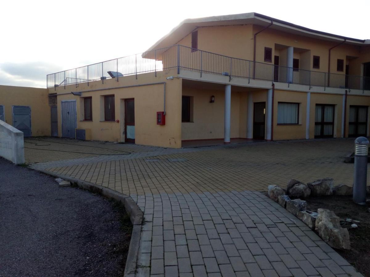 Hotel Bena E Traes Laerru Exterior foto